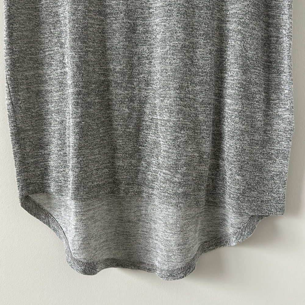 Women’s Casual Gray Tshirt Crewneck Loose Fit Size Small Basic Closet Staple - Picture 4 of 7